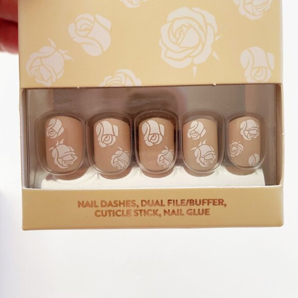 Red Aspen Rosewood Charm Reusable Nail Dashes Floral Design - Picture 5 of 7